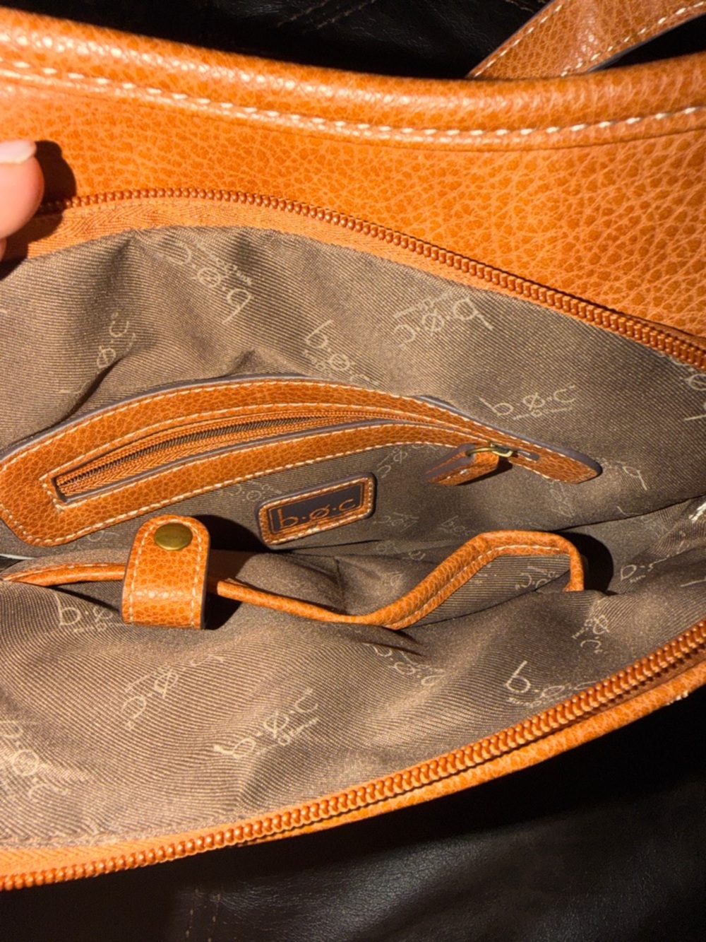 Classic Women's Crossbody Bag in Tan - Picture 4 of 5